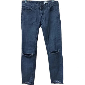 Free People mid rise destroyed knee skinny Jean. Size 26